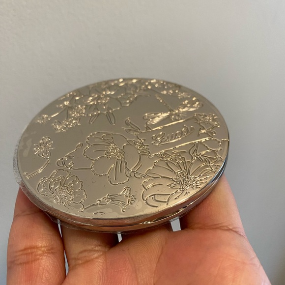 Sold 🩶 Authentic Gucci Compact Mirror Gift Box (Silver Engraved Etched Floral) - Picture 8 of 11